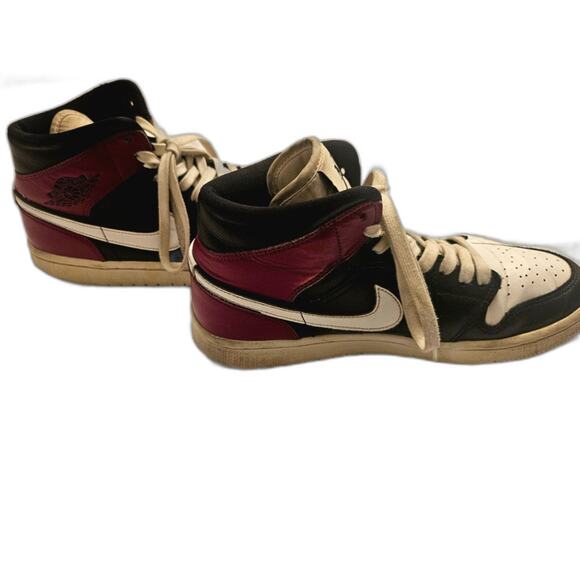 Red, Black And White Nike Air Jordan 1 Retro High Tops Women’s Size 8.5 Used - Picture 2 of 11